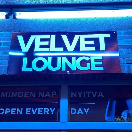 Velvet Motel Хегешалом Екстериор снимка