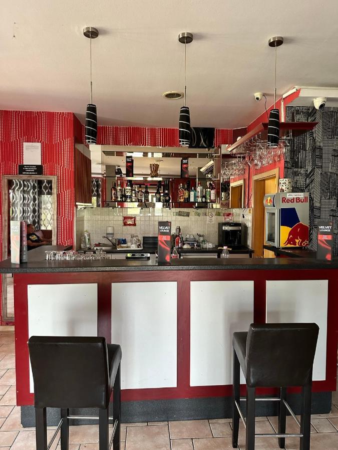 Velvet Motel Хегешалом Екстериор снимка