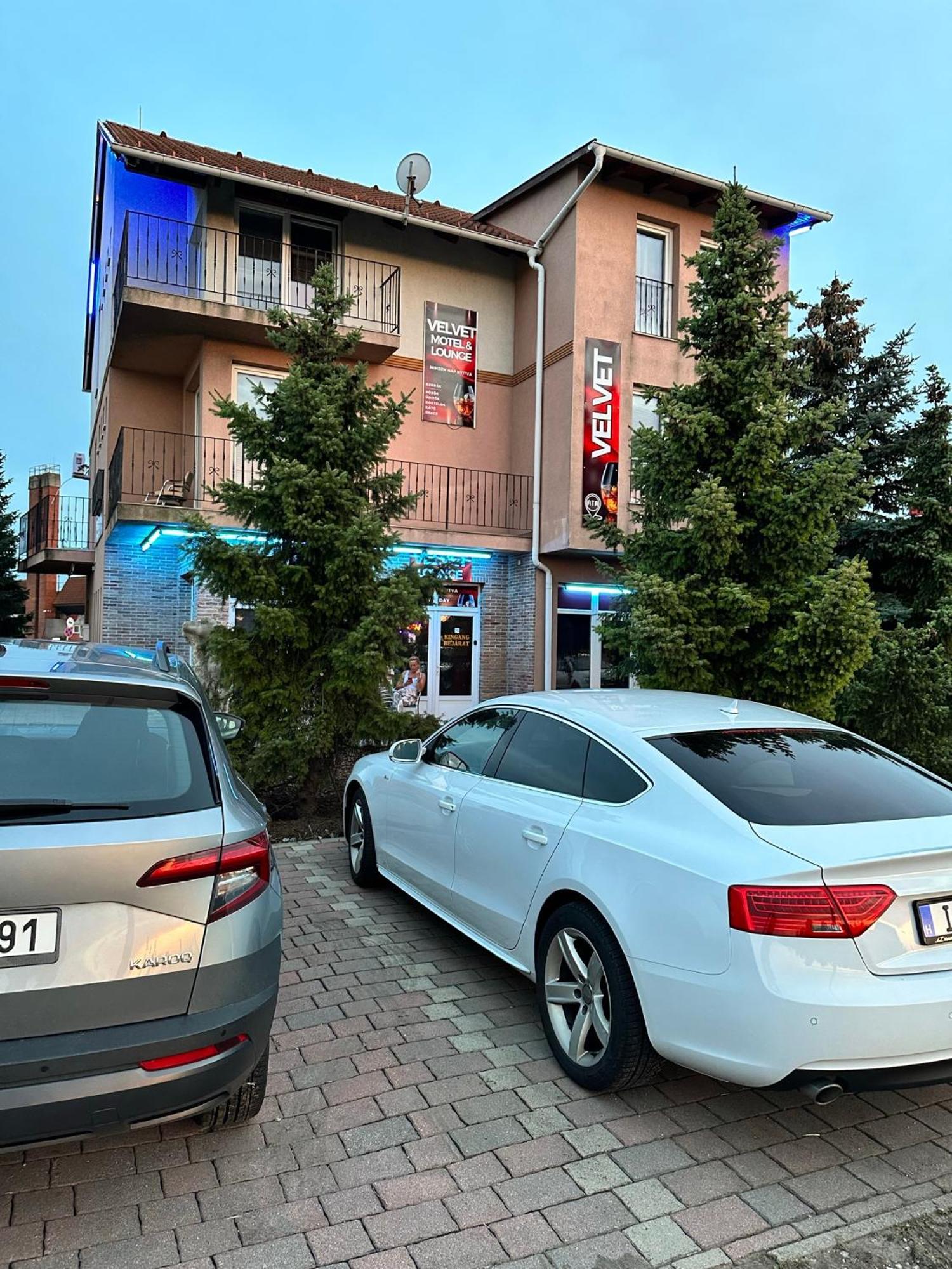 Velvet Motel Хегешалом Екстериор снимка